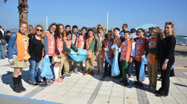 Urla'da Kıyı ve Deniz Temizliği Yapıldı