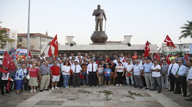 Urlalılar Demokrasi ve Cumhuriyet İçin Tek Yürek Oldu