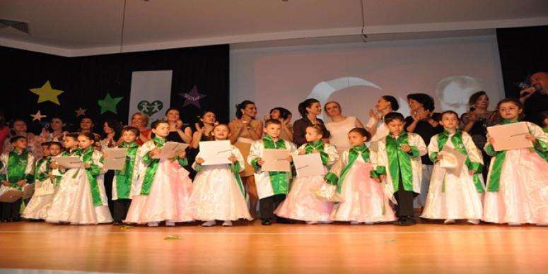 UYGARLI MINIKLERİN MEZUNİYET SEVİNCİ
