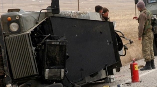 Van'da askeri araç devrildi; 13 asker yaralı