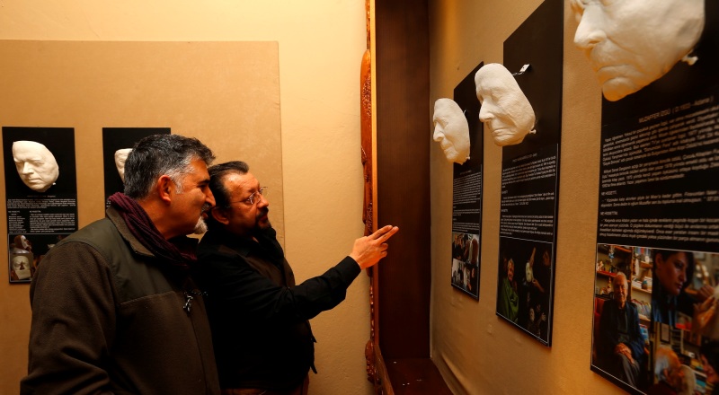 EDEBİYATIN YAŞAYAN YÜZLERİ