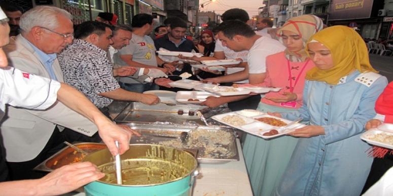 KARABAĞLAR’DA  KARDEŞLİK  SOFRASI