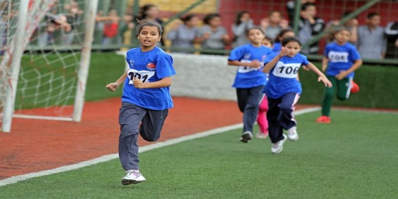 BİN GENÇ SPORCU İZMİR'İN ANNESİ İÇİN KOŞTU