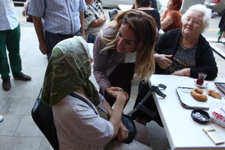 AK PARTİLİ KARA KARABAĞLAR'DA DOKUNULMAYAN ESNAF BIRAKMADI!