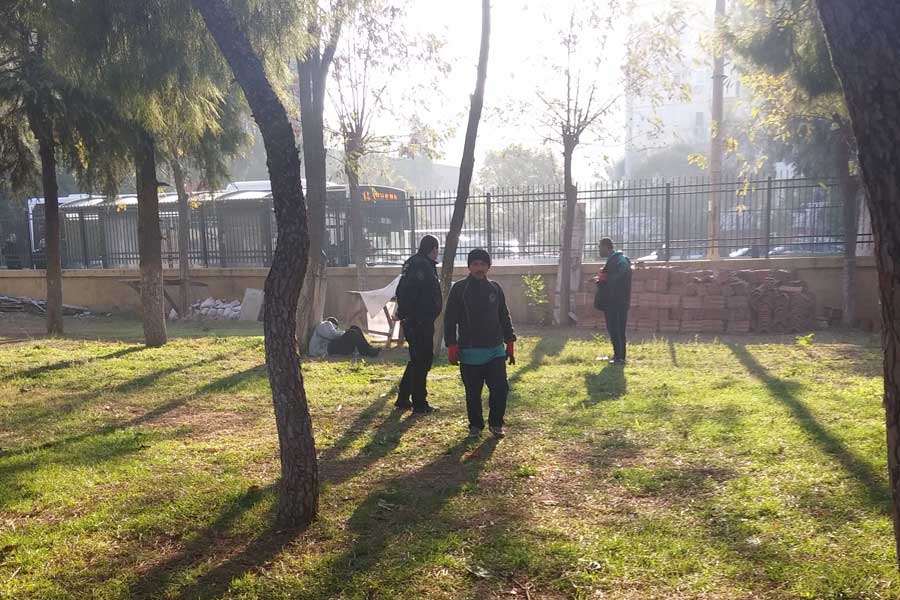 İzmir'de Hastane Bahçesinde Donarak Öldü