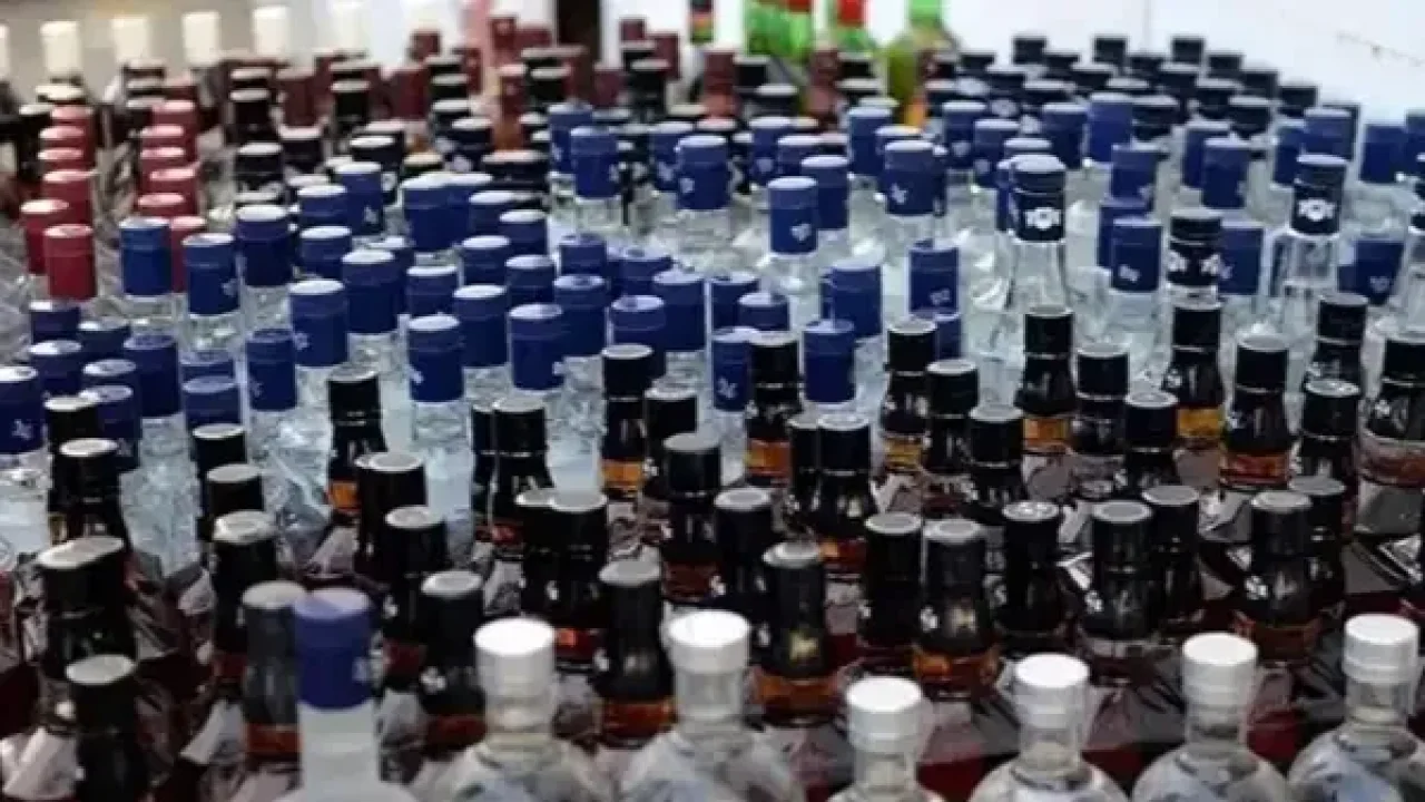 Antalya&#039;da 400 litre kaçak ve sahte içki ele geçirildi