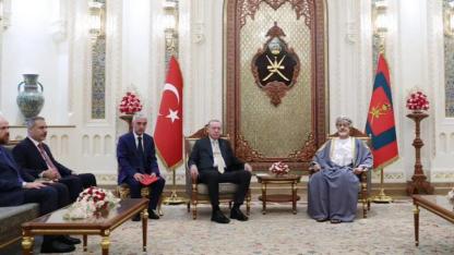 Bilal Erdoğan'ın fotoğrafı tartışmalara neden oldu... Resmi ziyarette hangi görevle yer aldı?