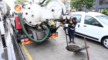Büyükşehir ve MASKİ Ekipleri Yağmur için Sahada