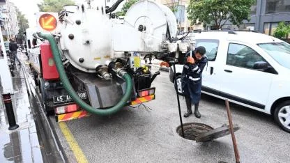 Büyükşehir ve MASKİ Ekipleri Yağmur için Sahada