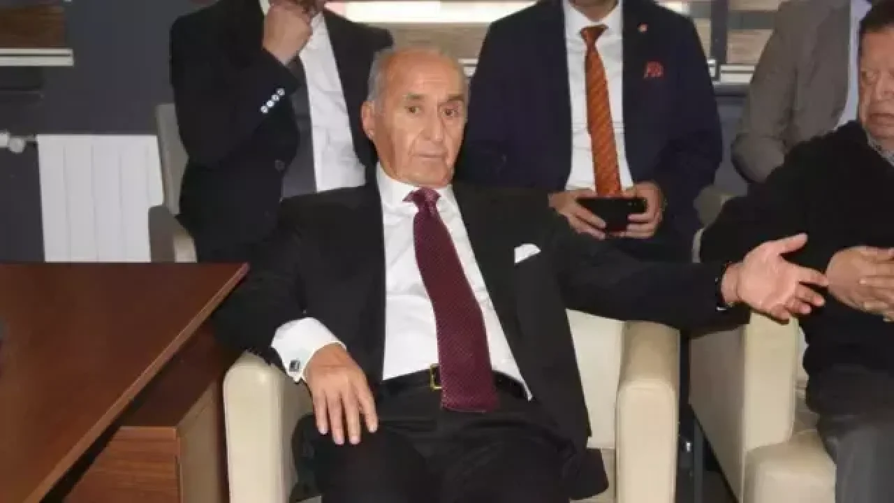 CHP’nin Eski Genel Başkanı Hikmet Çetin hastaneye kaldırıldı