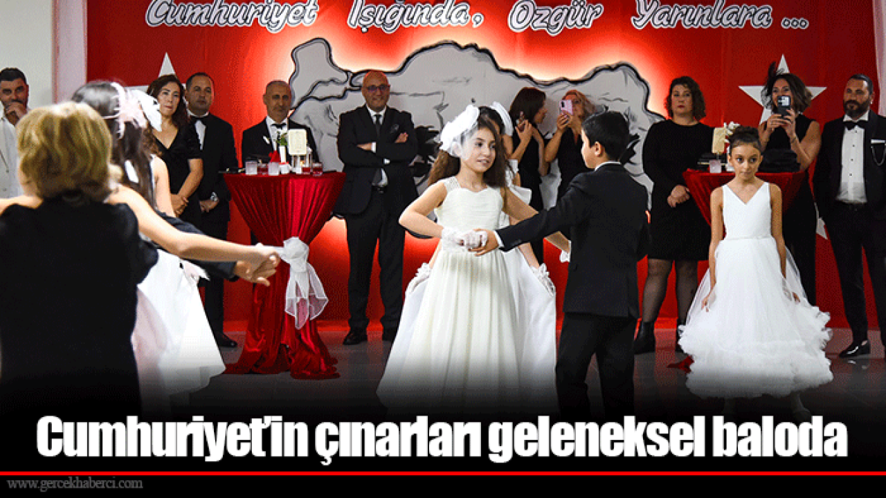 Cumhuriyet’in çınarları geleneksel baloda