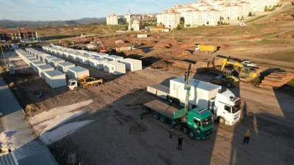 Depremlerden etkilenen Sındırgı'da konteyner kent kuruluyor