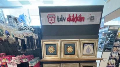Diyanet Vakfı, TBMM'de 'dükkan' açtı: Tablolar, 250 TL ile 350 TL arasında fiyatlarla satışa sunuldu