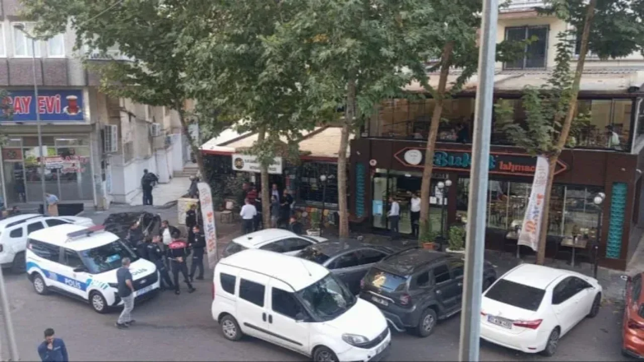 Diyarbakır’da sanat derneğine kurşun yağdırdılar