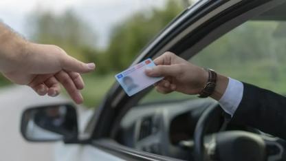Eski tip ehliyetleri yenileme ücreti 1 Kasım'da 7 bin 438 liraya yükselecek