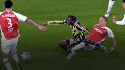 Fenerbahçe-Karagümrük maçında VAR incelemesi ile penaltı kararı