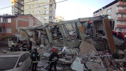 Gebze'de 7 katlı bina çöktü: 2 kişinin cansız bedenine ulaşıldı, 1 kişi sağ çıkarıldı