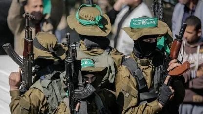 Hamas, İsrail'in ateşkes ihlalleri nedeniyle esir cesedinin teslimini erteledi