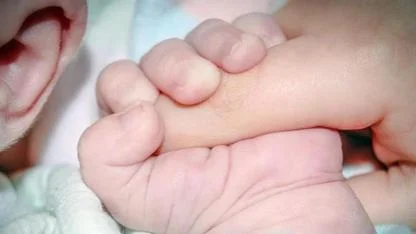 Hükümet düğmeye bastı: Anne ve babalar için doğum izni değişiyor!