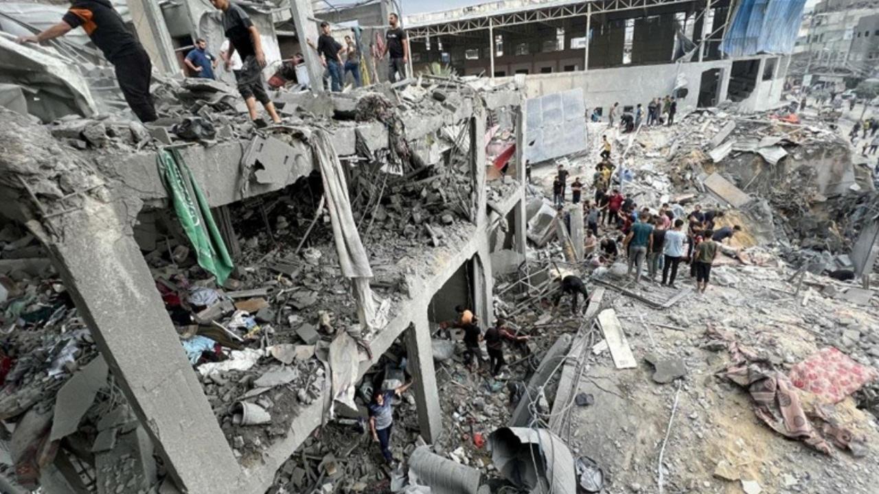 İsrail Gazze'yi vuruyor