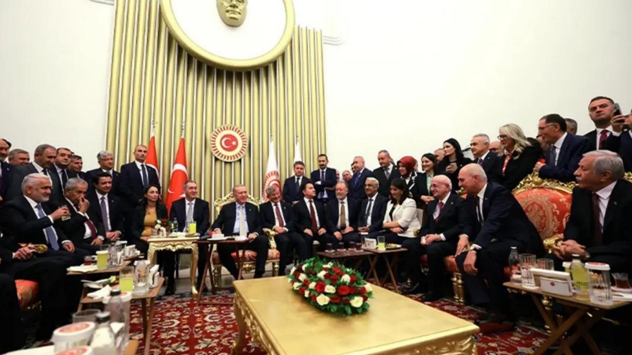 Meclis resepsiyonundaki fotoğraf gerginliği: Partilerden peş peşe açıklamalar geldi