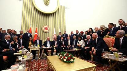Meclis resepsiyonundaki fotoğraf gerginliği: Partilerden peş peşe açıklamalar geldi