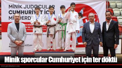 Minik sporcular Cumhuriyet için ter döktü