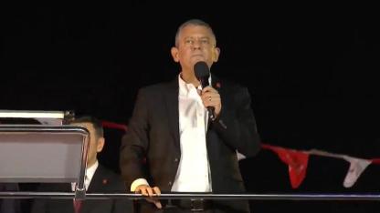 Özgür Özel'den Erdoğan'a gönderme: Arkadaşlarımız, bin odalı saraylarında panik halindeki rakiplerine korku salıyor