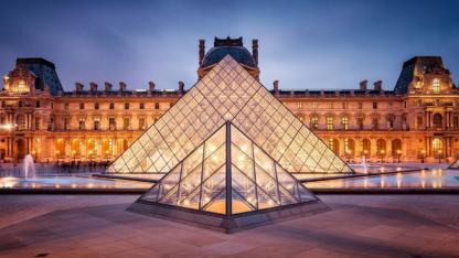Paris’teki Louvre Müzesi'nde soygun: Napolyon'a ait mücevherler çalındı!