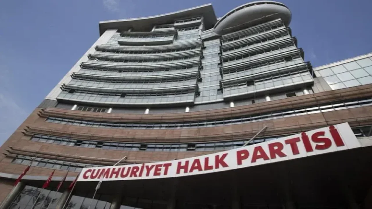 AK Partililerin yolsuzluklarını açığa çıkaran CHP’li isim, PM’ye aday oldu