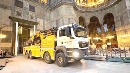 Ayasofya Bilim Kurulu'ndan vinç açıklaması: Notre Dame'de de kullanıldı