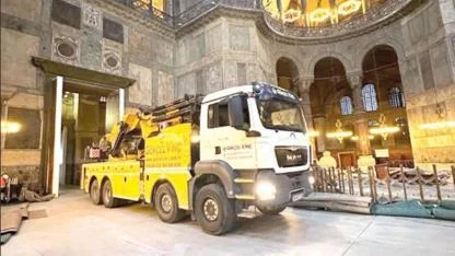 Ayasofya Bilim Kurulu'ndan vinç açıklaması: Notre Dame'de de kullanıldı