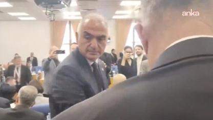 Bakan Ersoy'a şok protesto! Vekiller elini sıkmadı