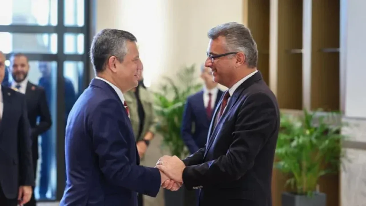 CHP Genel Başkanı Özel, KKTC&#039;de düzenlenen törenlere katıldı