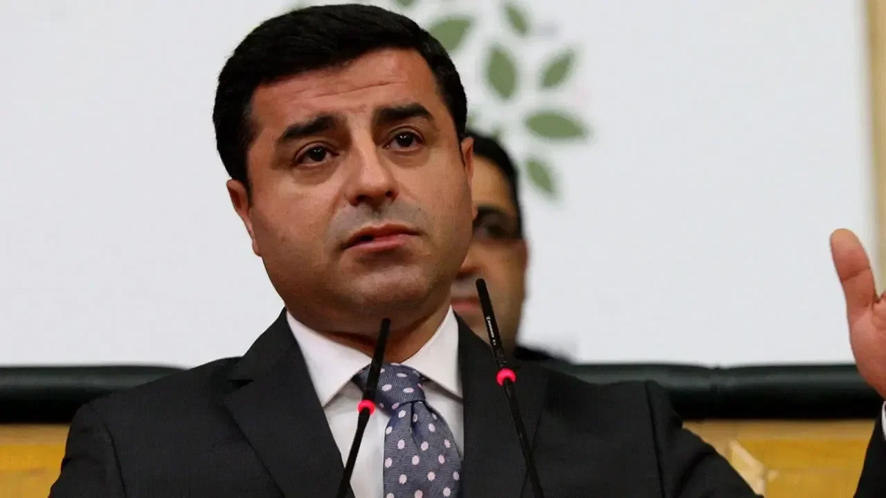 DEM Parti Selahattin Demirtaş&#039;ı ziyaret etti: Demirtaş&#039;tan İmralı çağrısı