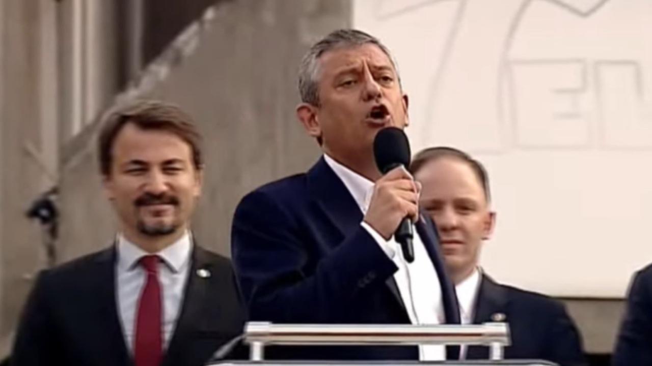 İmralı kararı sonrası ilk miting Zonguldak&#039;ta: Özgür Özel&#039;den Ali Yerlikaya iddiası