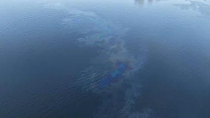 İzmir Körfezi’nde yağ kirliliği: Bayraklı açıklarında geniş bir tabaka görüntülendi