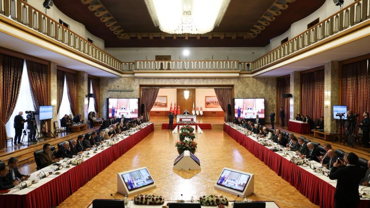 Komisyon toplantısı ertelendi: Öcalan&#039;la görüşme tutanakları için başvuru