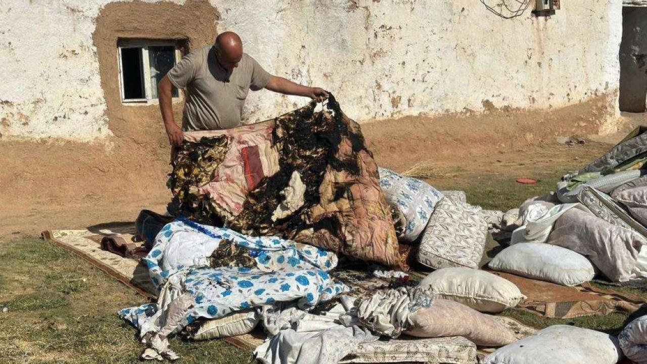 Mahalleli korku içinde yaşıyor! Evdeki eşyalar kendi kendine alev alıyor!