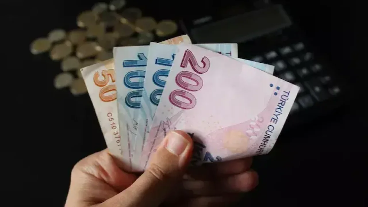 Memur-Sen’den hükümete çağrı: Devlet alacakta cömert, memura cimri olmamalı