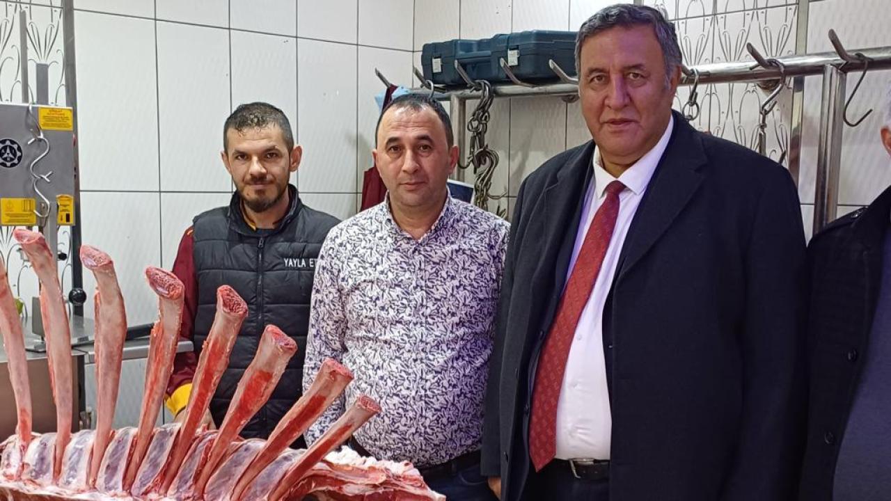 Ömer Fethi Gürer: “Et ve hayvan ithalatı durmuyor, sorunlar bitmiyor”