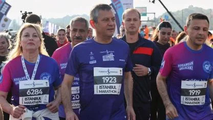 Özgür Özel İstanbul Maratonu'nda koştu: 'İlk sandıkta Türkiye'nin yönetimini alacağız'
