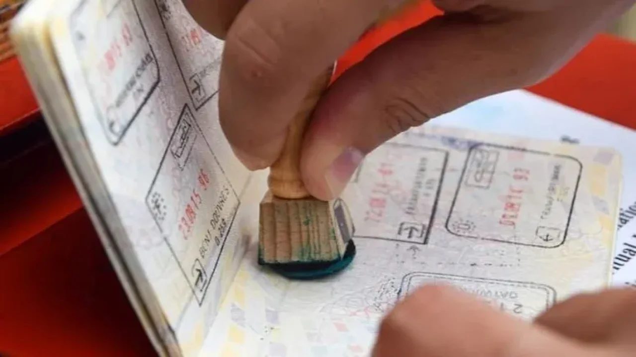 Vize ücretlerine yüzde 80 zam! Türkler akın akın gidiyordu