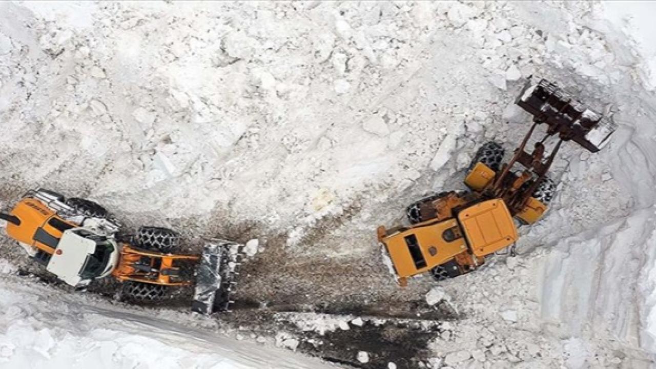 Bakanlıktan 'yoğun kar yağışı' uyarısı: Zorunlu olmadıkça yola çıkmayın!