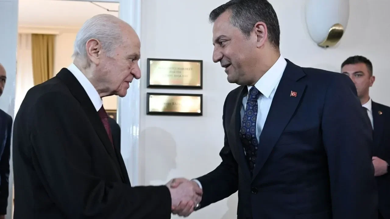 CHP Genel Başkanı Özel'den 'Sayın Bahçeli'yi de yanılttılar' çıkışı: Boş peçete gibi...