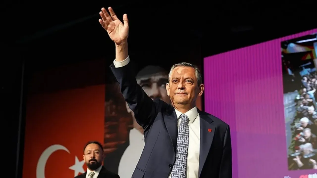 CHP Genel Başkanı Özgür Özel&#039;den mitinglerini yayınlayan kanallara teşekkür: Millet kızmış, Sözcü üzülmüş