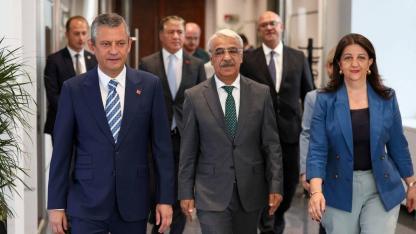 DEM Parti İmralı Heyeti ile CHP görüşmesi başladı