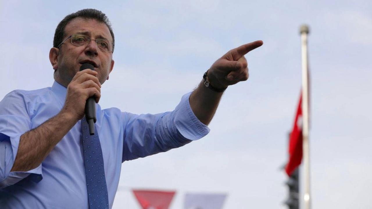 Duruşma salonunda alkışlarla karşılanan Ekrem İmamoğlu: &quot;Görünmek iyidir sayın hakim, görünmemek kötüdür&quot;