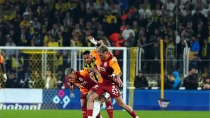 Kadıköy'deki derbide bolca kart çıktı, iki gol atıldı: Kazanan çıkmadı