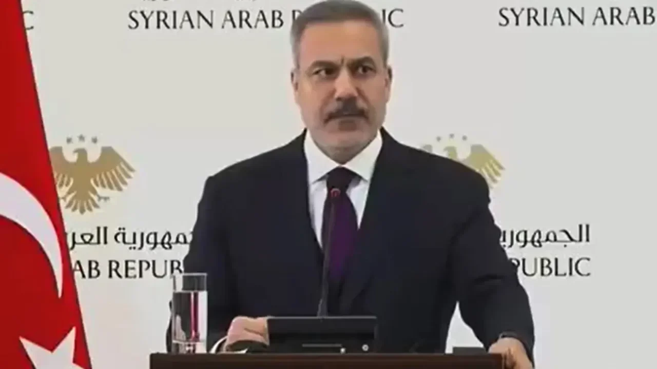 Hakan Fidan'ın Şam'daki konuşması bir anda bitirildi: Bakan, kısa süreli şaşkınlık yaşadı
